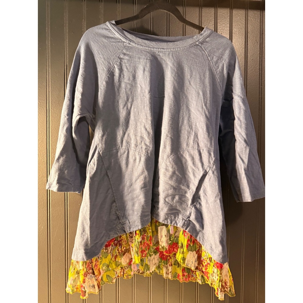 LOGO Lori Goldstein blue medium top with floral Gauze hem detail with pockets